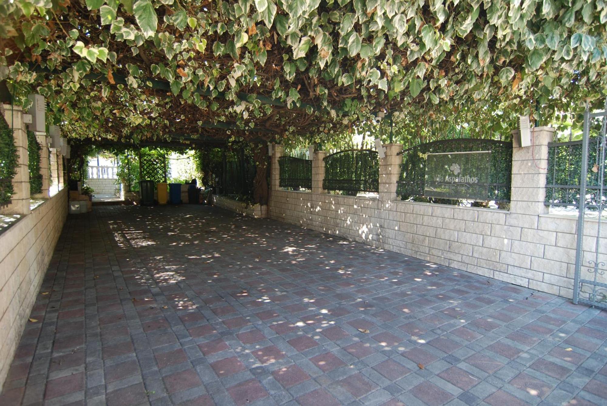 Villa Aspalathos Kastela Exterior photo